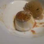 ダ・クイ - ヘーゼルナッツのパンナコッタ エスプレッソジェラートとスモークヨーグルトの泡添え