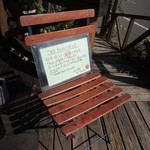 ドーシェル - 表に、満席の表示が…