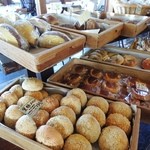 ドーシェル - 所狭しと並べられたパン