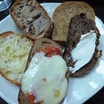 ドーシェル - パン盛り合わせ