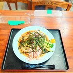 そば処 更科 - 蕎麦屋のニュアンスを感じる"冷やし中華"です。