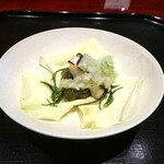 日本料理 崇 - 焼物①　鱸　白オクラ叩き　モズク　丘ひじき