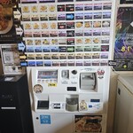 真 卓朗商店 - 券売機　プレミアム木桶巴醤油鶏醤油らぁ麺は限定麺E