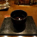 コンソメスープを出すのは、胃を守る為とひと息ついてもらうのが目的なのだそう・・