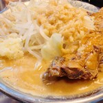 RAMEN HITONI YASASHIKU - 豚ラーメン(コツコツ変更)