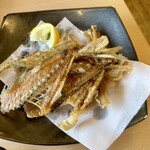 魚がし食堂はま蔵 - 骨せんべい¥300 数種の魚の中骨で楽しい