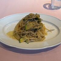 La Terrazza SABATINI - しらすとズッキーニ、ボッタルガのペペロンチーノ スパゲッティ