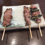 串焼 さと村 - 何だか仲間外れな感じの配置