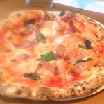 ダ・ボッチャーノ KITTE丸の内 - ソーセージのピザ