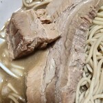 中華ソバ 伊吹 - 大ぶりチャーシュー1.25枚。