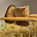 麺屋 鶏恋 - 和え玉の炙り鶏チャーシュー