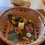 312268121 - 籠盛り