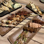 海鮮・串焼き 満天 - ノドグロ一夜干し¥759 
      焼鳥5種盛合わせ¥1,089 
      つくねタレ¥352 ツブ貝串¥396 白イカ醤油マヨ¥495 つくね明太マヨ¥352 白ネギ¥120 アスパラ肉巻き¥352