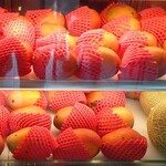 撞記 - ショーケースの中に劣悪マンゴーが並んでいた