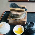 食事処 春日 - 釜めしとお吸い物、香物