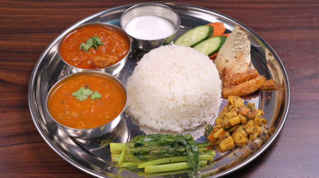 KHUKURI CURRY&CAFE INDIAN NEPALI RESTAURANT - 九条（大阪メトロ