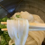 Udama 谷町base - 麺リフト　エッジが立ってます
