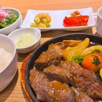 楽食倶楽部 裏小路牛肉店 - サイコロステーキランチ
