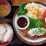 カフェ＆レストラン談話室 ニュートーキョー - 三元豚のロースカツ定食(和風おろしソース)