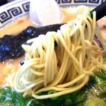 久留米ラーメン清陽軒 - 麺は久留米の通常より少し細めで福岡市民にも食べやすい！？