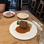 コムギラボ ピッツァ&手打ちパスタ - ハンバーグランチ（¥1,200）