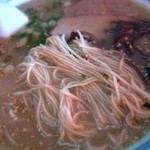 一番軒 - アッサリした豚骨スープに中細ストレート麺。昔ながらの屋台風ラーメン。