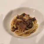 リストランテ 薫 - 琉球あぐーと一度干したはたけしめじのキタッラ