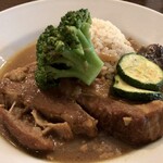 ビルボケ - 本日のランチ（豚バラ肉のスパイス煮カリブ風バターライス添え　サラダ、パン付き）1400円