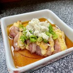 大安 - 親鶏のタタキ 山わさびのせ