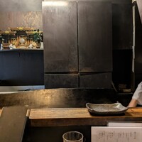 十二社通り 地鶏焼とりや - カウンター席から