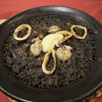 びいどろ 銀座店 - イカ墨パエリア食べ終えるのがもったいないくらい美味しかった〜
