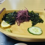 豊栄丸 - 刺し盛りの土台の海藻まで美味しい!!  2025/4/17