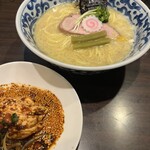 名物よだれ鶏と濃厚鶏白湯麺MATSURIKA 武蔵新田 - 