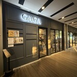 上野の森スモークダイニングGAGA - 開放感のあるガラス張りで自然を感じられます。