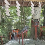 貴船喜らく - 反対側への降りる階段　こっちが正門だね