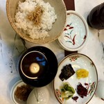 貴船喜らく - ごはんと香の物と赤出汁