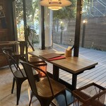 上野の森スモークダイニングGAGA - 雰囲気よく、落ち着きます。