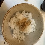 貴船喜らく - このチリメンは稚魚のみで作られてるからふんわり柔らか