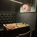 上野の森スモークダイニングGAGA - 個室はこんな感じでした。結構ゆったり。予約のみ（個室料金なし）