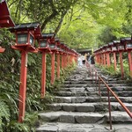 312314245 - お店の向かいが貴船神社　水が濁っちゃいけないので、キブネじゃなくキフネって読みます