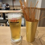個室完備 大衆とり酒場 とりいちず - お通し＆アサヒスーパードライ/219円♪