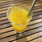 f.-on - ストローが銀で、紙でもプラでもないのが素敵。