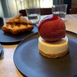 eigyokudo Cafe - 訪問日 2025.8.3(日)
      レアチーズケーキ×カシスアイス
      単品価格　650円（税込）