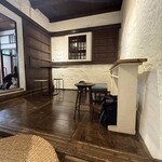 f.-on - 席、迷いますよね？色々座ってみたりしました。