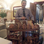 Bouley - bread manとご紹介頂いて、パンのワゴンを持って来てくださいました！