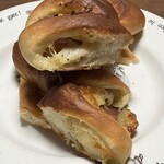 hitotema - バジルベーコンの断面