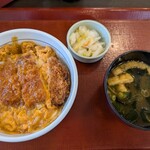 なか卯 - 料理写真:カツ丼（ご飯小盛）、みそ汁と京風つけものセット
