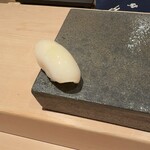 鮨 山口 - 新イカはスミイカの子供という事で..久々にお決まりの置き方を(笑)