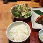 宿下吉庵 - ご飯とサラダ