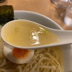 麺や 心楽 - スープ